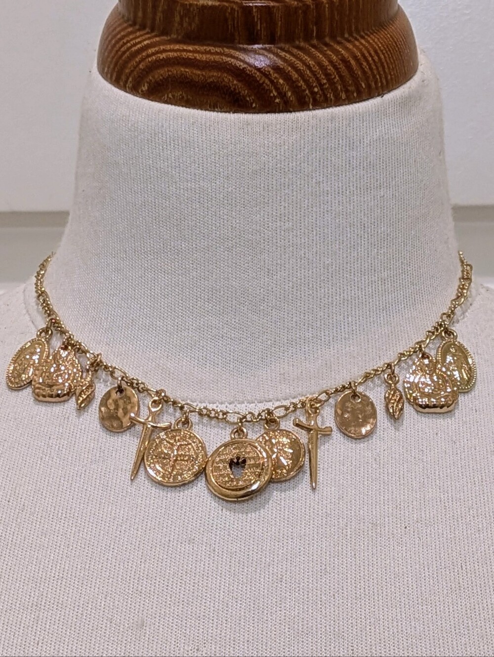 EUC Delicate Vintage Style Goldtone Boho Multi Pendant Choker Necklace